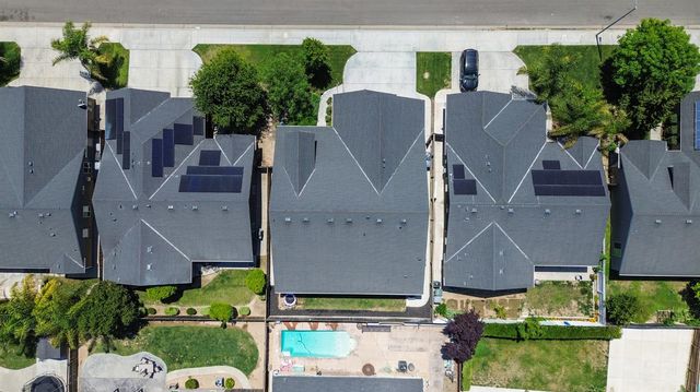 6796 W Oak Avenue, Fresno, CA 93722