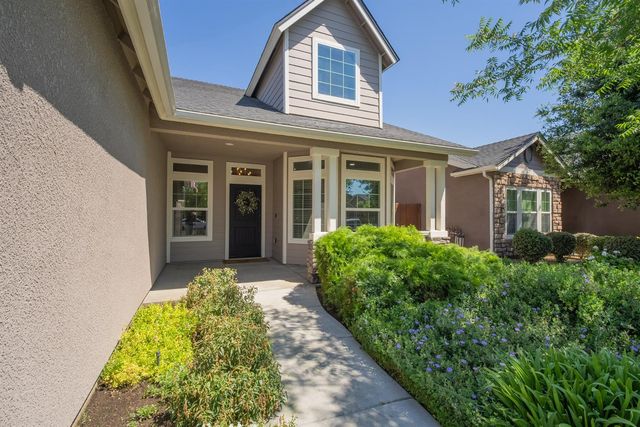 6796 W Oak Avenue, Fresno, CA 93722