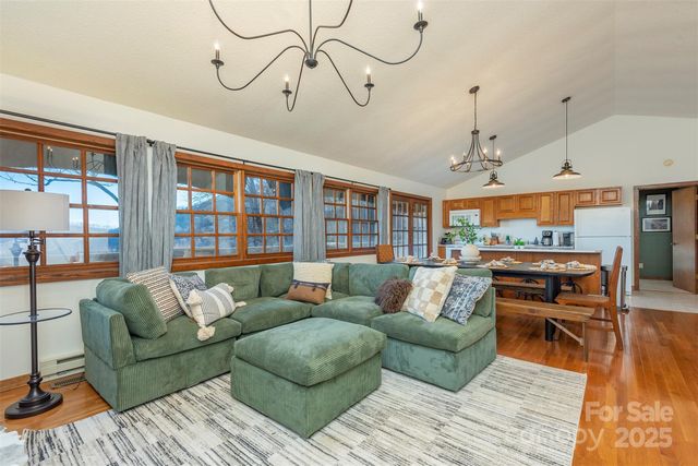 322 Goldenleaf Road, Mars Hill, NC 28754