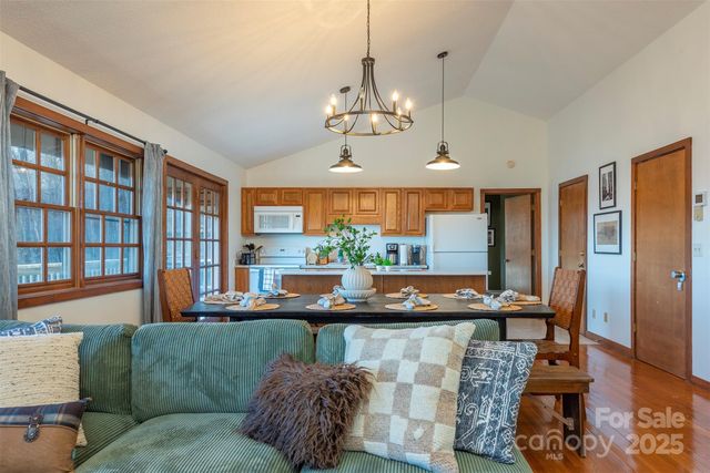 322 Goldenleaf Road, Mars Hill, NC 28754