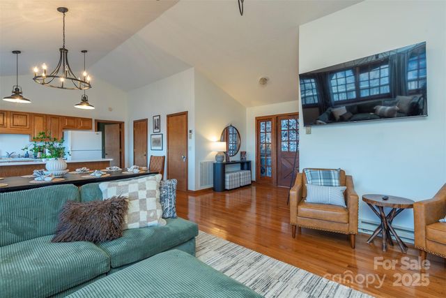 322 Goldenleaf Road, Mars Hill, NC 28754