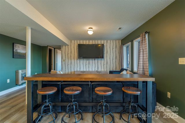 322 Goldenleaf Road, Mars Hill, NC 28754