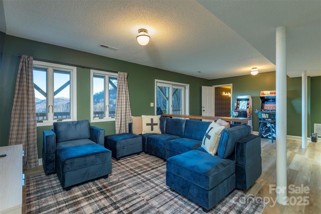 322 Goldenleaf Road, Mars Hill, NC 28754