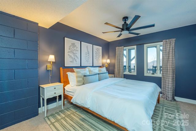 322 Goldenleaf Road, Mars Hill, NC 28754