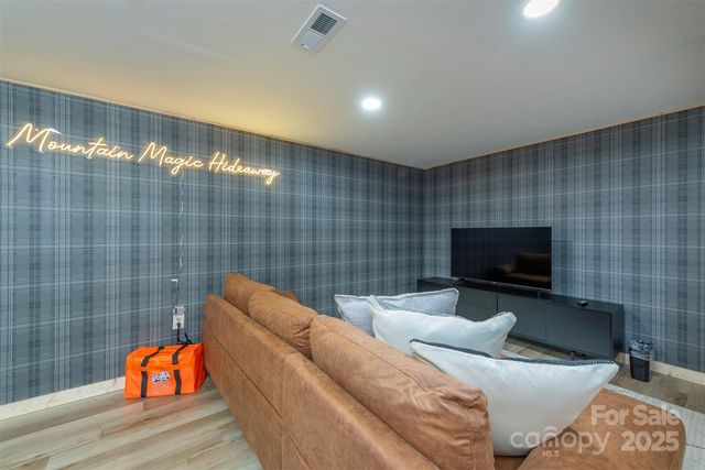 322 Goldenleaf Road, Mars Hill, NC 28754