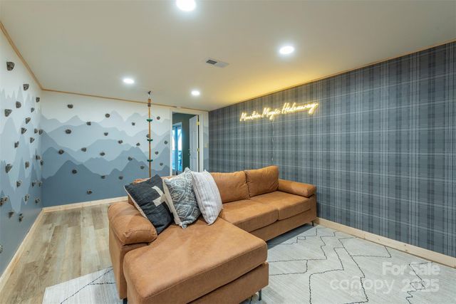 322 Goldenleaf Road, Mars Hill, NC 28754