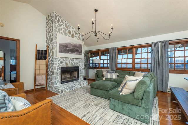 322 Goldenleaf Road, Mars Hill, NC 28754