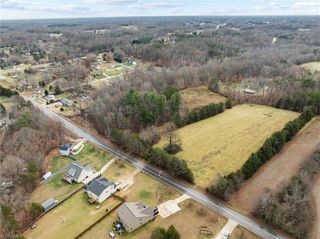 9 Warren Road, Kernersville, NC 27284