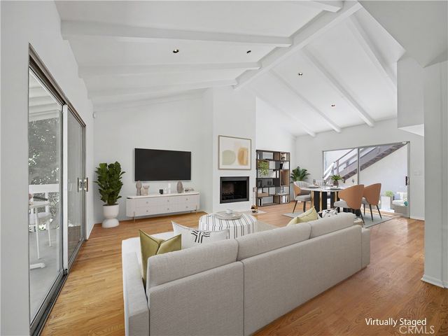 10424 Oletha, Los Angeles, CA 90077
