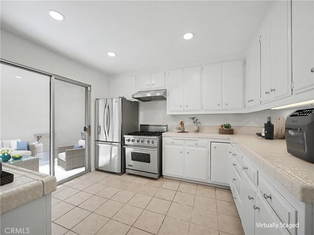 10424 Oletha, Los Angeles, CA 90077
