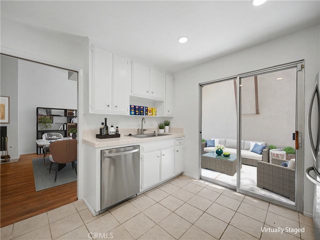 10424 Oletha, Los Angeles, CA 90077