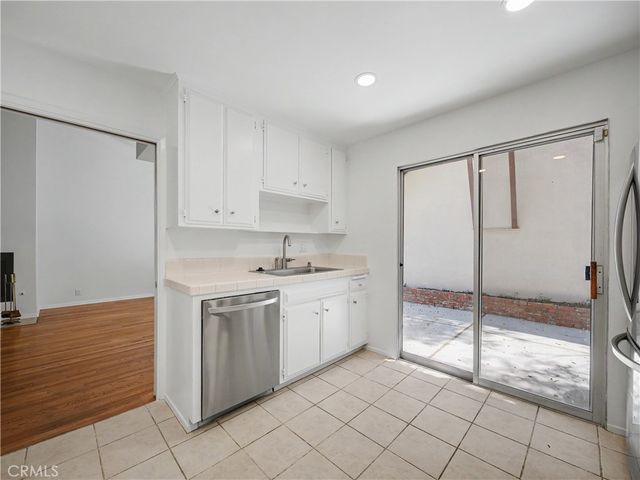10424 Oletha, Los Angeles, CA 90077