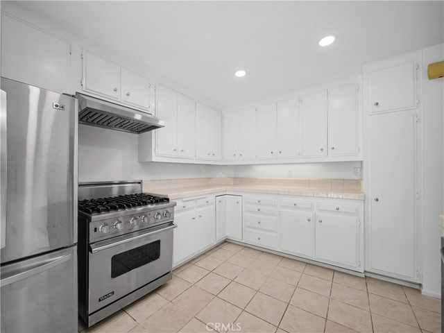 10424 Oletha, Los Angeles, CA 90077