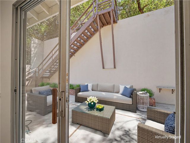 10424 Oletha, Los Angeles, CA 90077