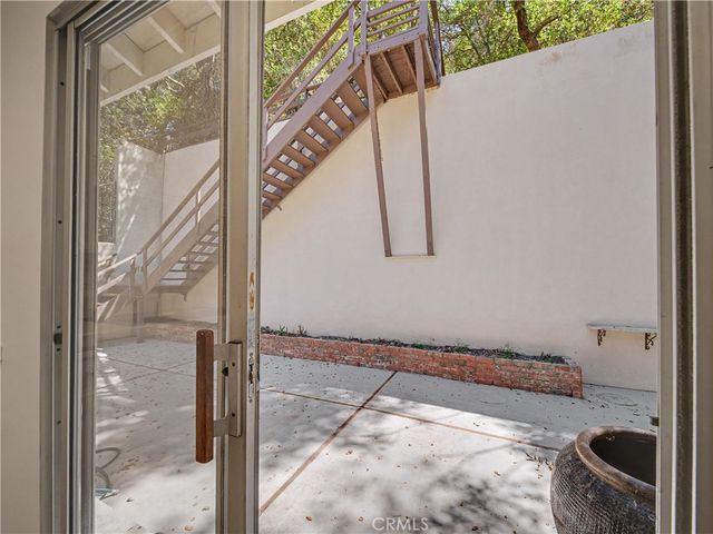 10424 Oletha, Los Angeles, CA 90077