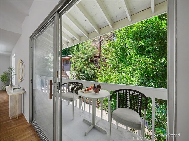 10424 Oletha, Los Angeles, CA 90077