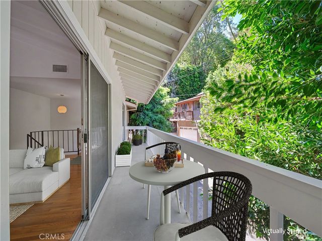 10424 Oletha, Los Angeles, CA 90077