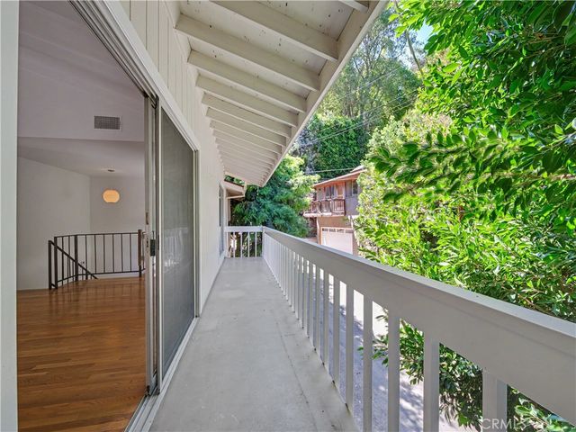 10424 Oletha, Los Angeles, CA 90077