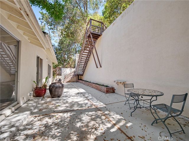 10424 Oletha, Los Angeles, CA 90077
