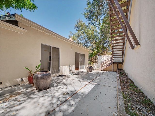 10424 Oletha, Los Angeles, CA 90077