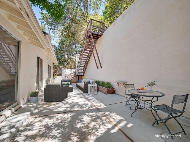 10424 Oletha, Los Angeles, CA 90077