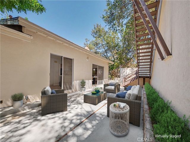 10424 Oletha, Los Angeles, CA 90077