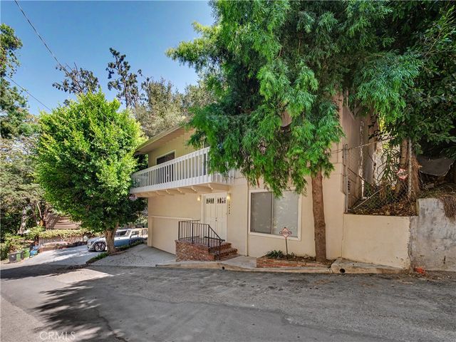 10424 Oletha, Los Angeles, CA 90077