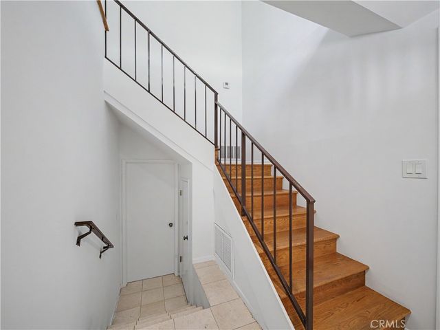 10424 Oletha, Los Angeles, CA 90077