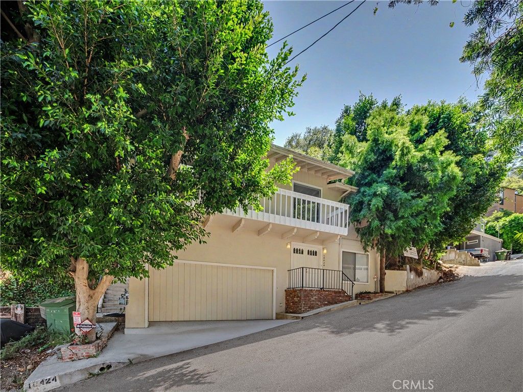 10424 Oletha, Los Angeles, CA 90077