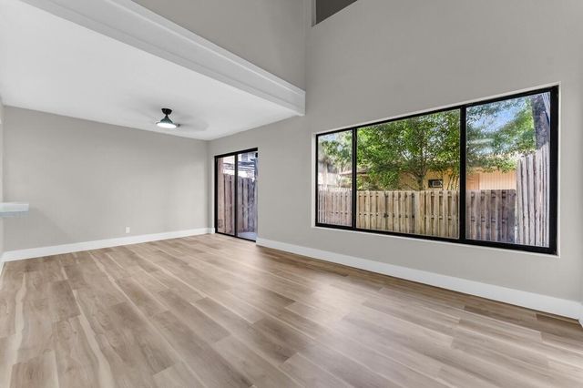 4281 NW 76 Avenue, Davie, FL 33328