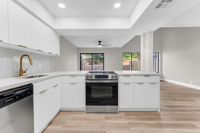 4281 NW 76 Avenue, Davie, FL 33328