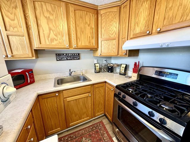 3240 N 84th STREET, Milwaukee, WI 53222