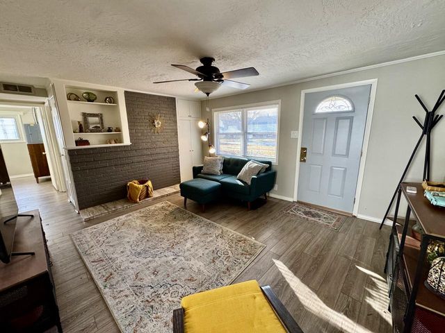 3240 N 84th STREET, Milwaukee, WI 53222