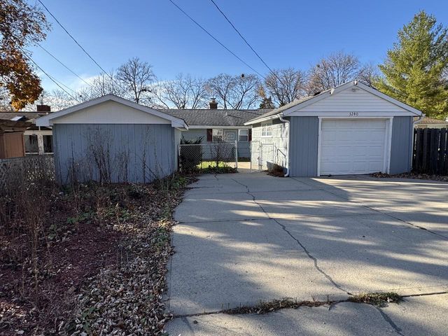 3240 N 84th STREET, Milwaukee, WI 53222