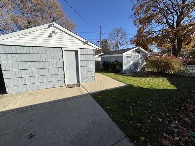 3240 N 84th STREET, Milwaukee, WI 53222
