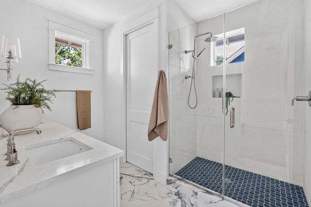210 W Mockingbird LN 3, Austin, TX 78745