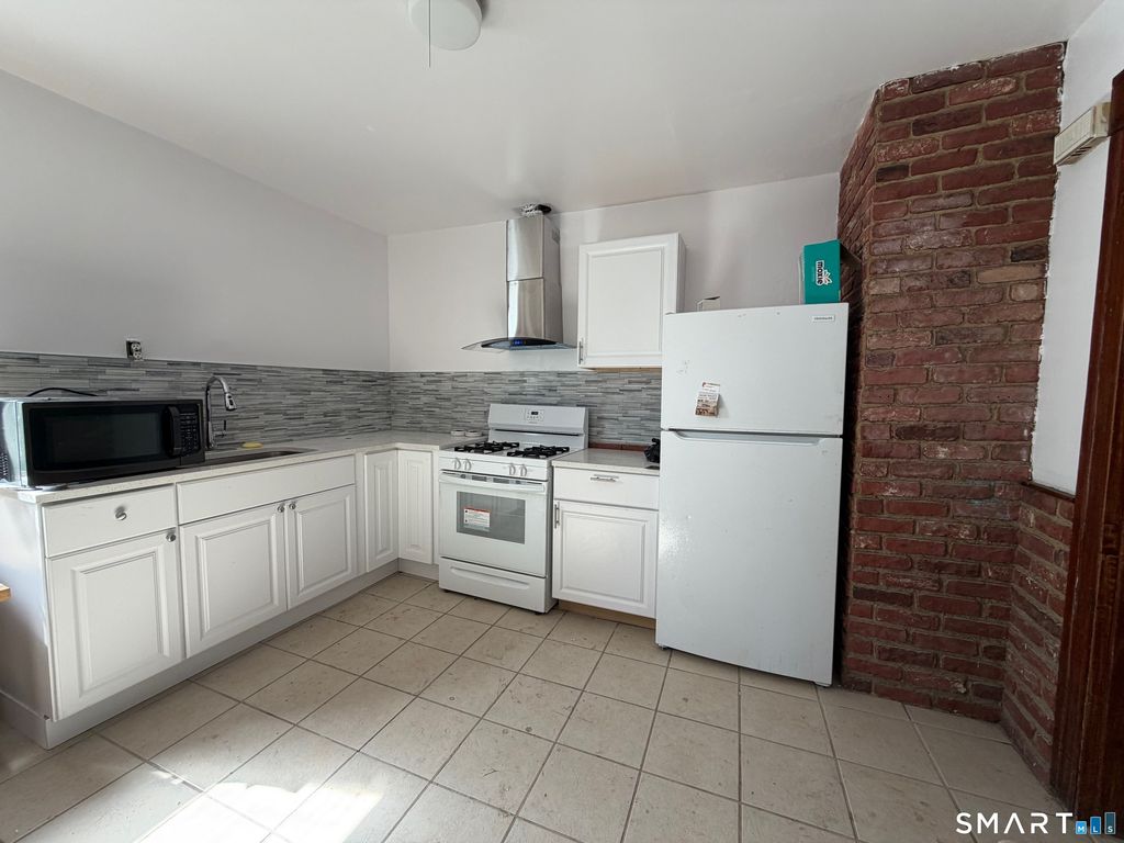 394 Bishop Avenue 1, Bridgeport, CT 06610