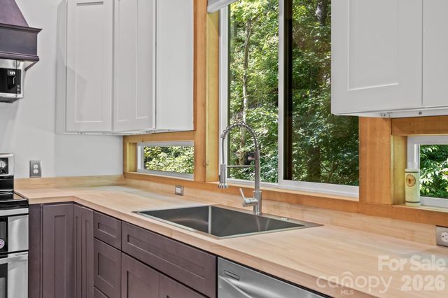 506 Silent Forest Drive, Canton, NC 28716