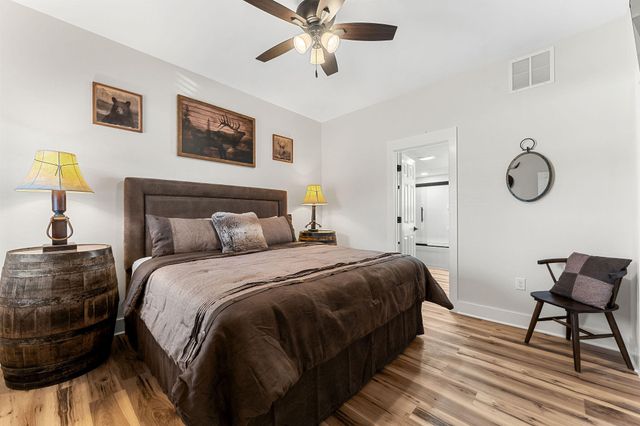 215 W College Street, Branson, MO 65616