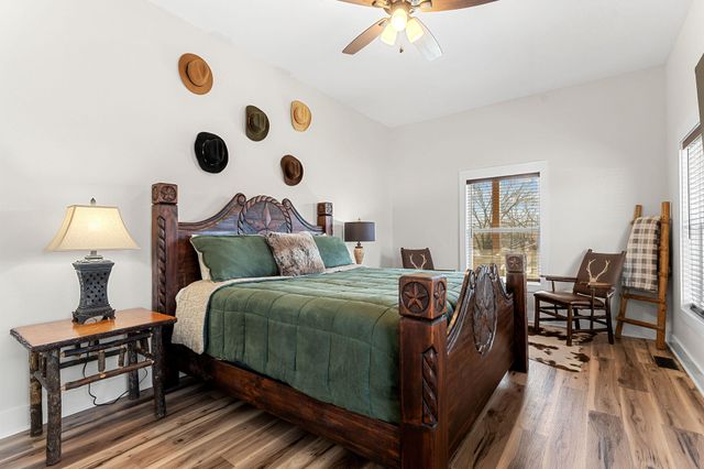 215 W College Street, Branson, MO 65616