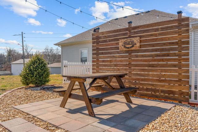 215 W College Street, Branson, MO 65616