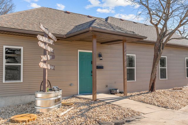 215 W College Street, Branson, MO 65616