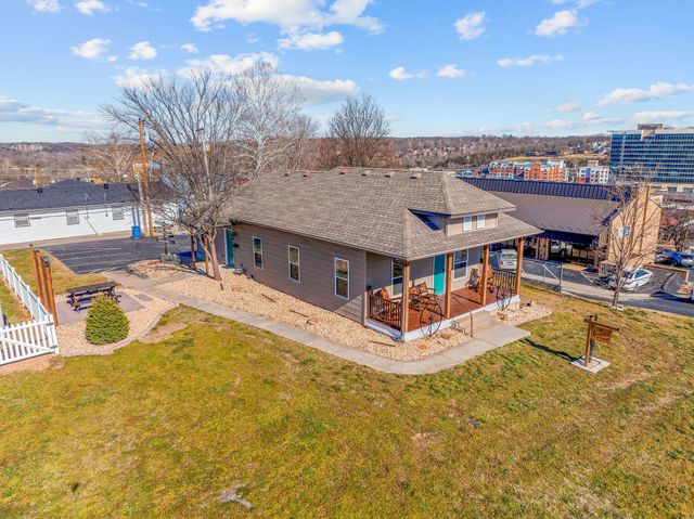215 W College Street, Branson, MO 65616