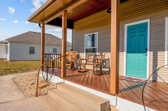 215 W College Street, Branson, MO 65616