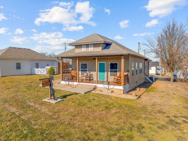 215 W College Street, Branson, MO 65616