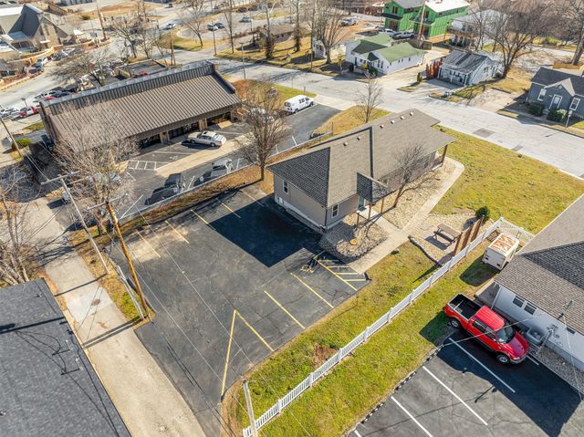 215 W College Street, Branson, MO 65616