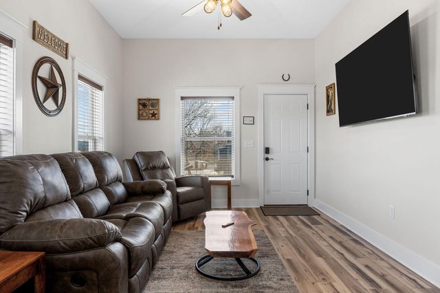 215 W College Street, Branson, MO 65616