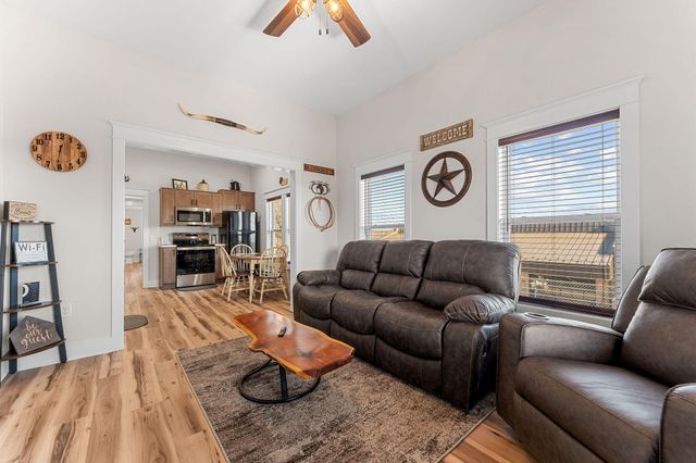 215 W College Street, Branson, MO 65616