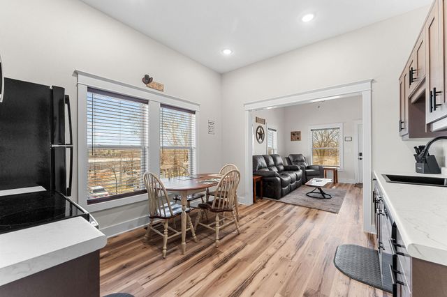 215 W College Street, Branson, MO 65616