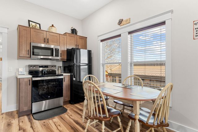 215 W College Street, Branson, MO 65616